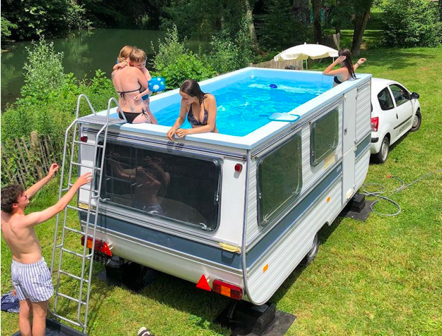 caravan Adria con vera piscina